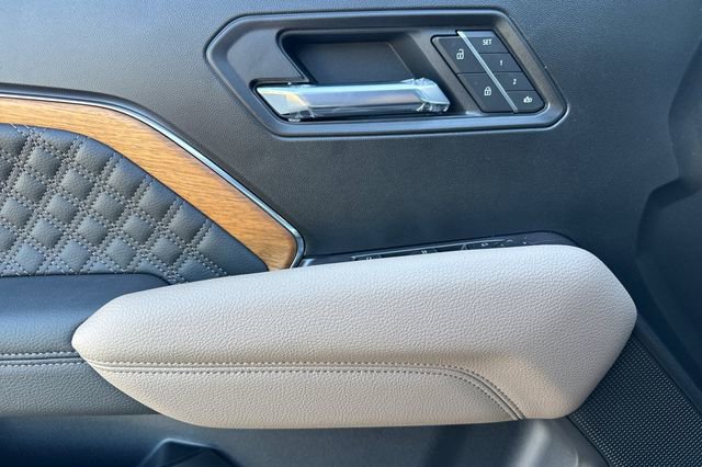 New 2026 GMC Canyon Denali w/ LPO, Denali Black Edition image 11