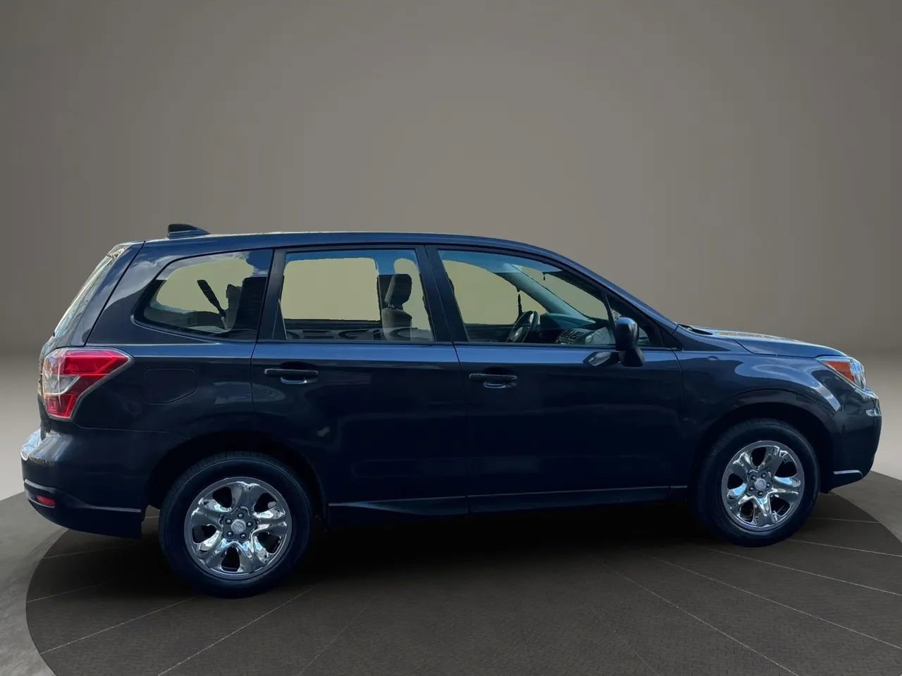 Used 2016 Subaru Forester 2.5i AWD/4WD image 5