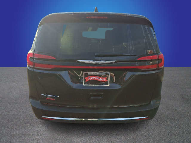 Used 2023 Chrysler Pacifica Touring-L FWD image 5