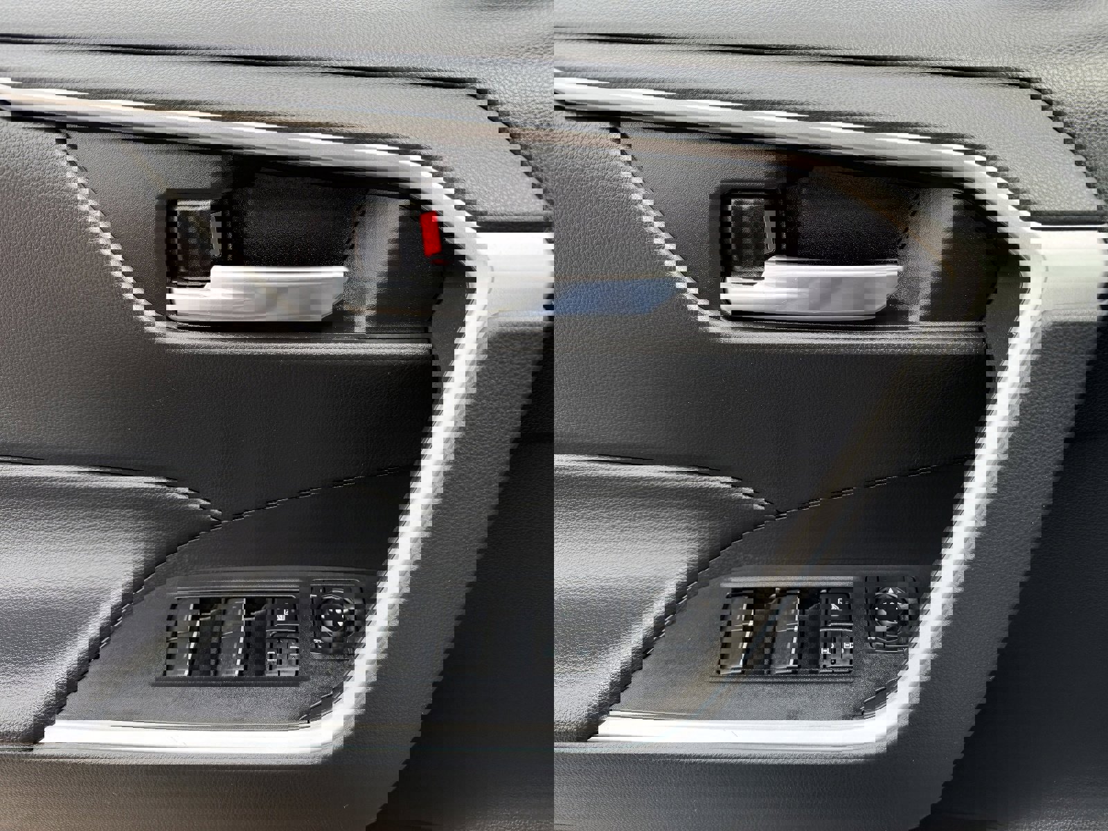 Used 2023 Toyota RAV4 XLE Premium image 23