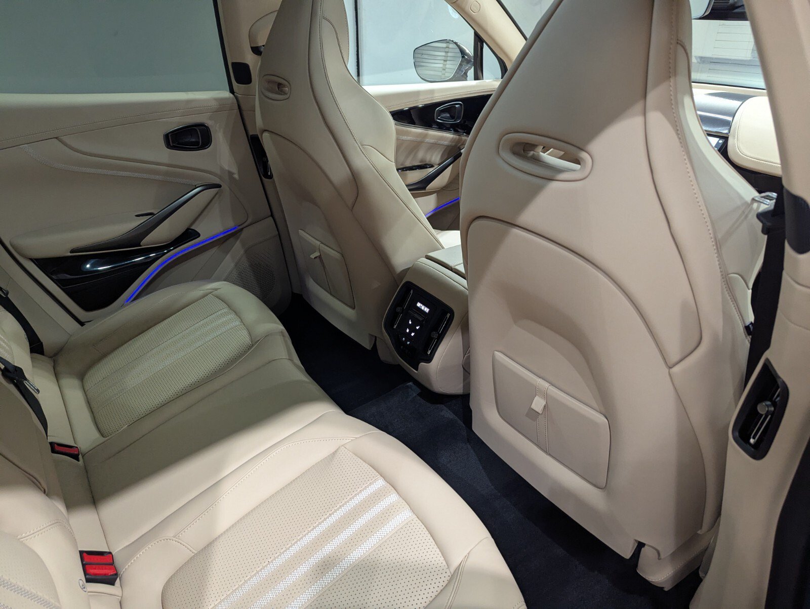 New 2026 Aston Martin DBX 707 AWD/4WD image 27
