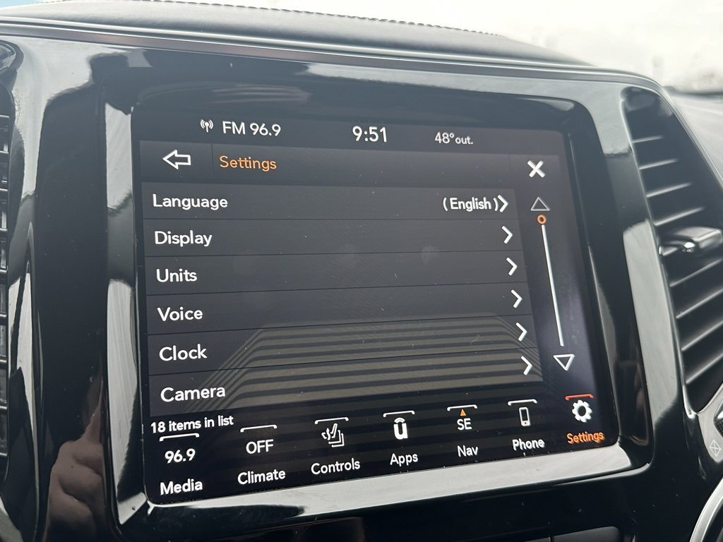 Used 2019 Jeep Cherokee Overland w/ Technology Group image 33