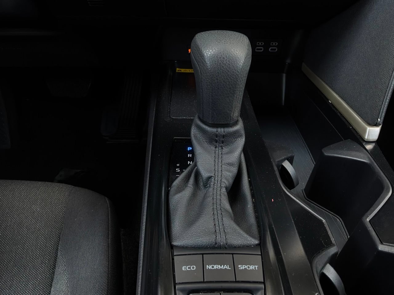 Used 2025 Toyota Camry LE FWD image 23