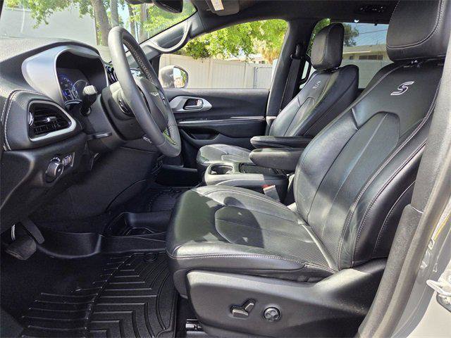 Certified 2022 Chrysler Pacifica Touring-L w/ S Appearance Package image 12