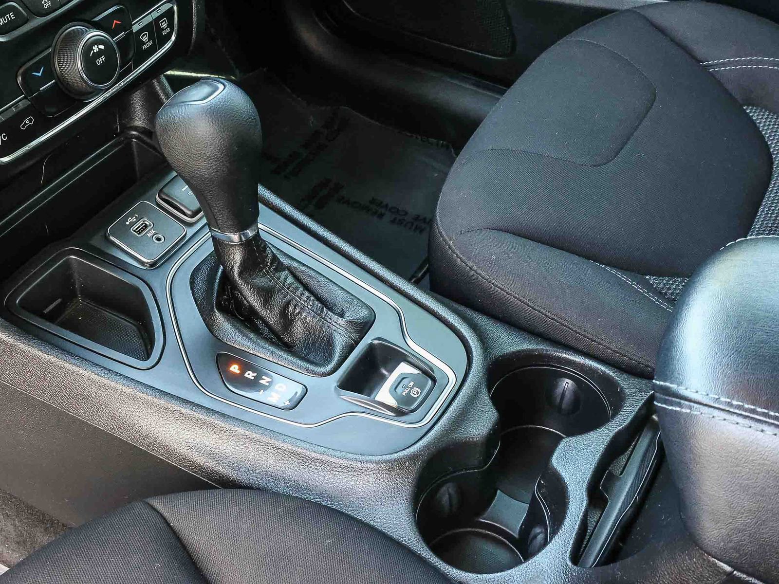 Used 2019 Jeep Cherokee Latitude w/ Popular Appearance Group image 20