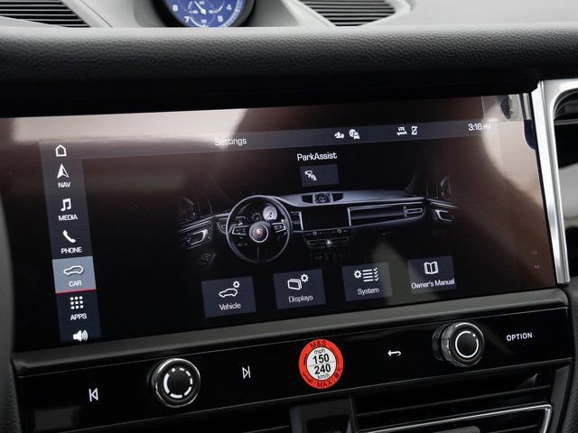 Certified 2025 Porsche Macan AWD/4WD image 17