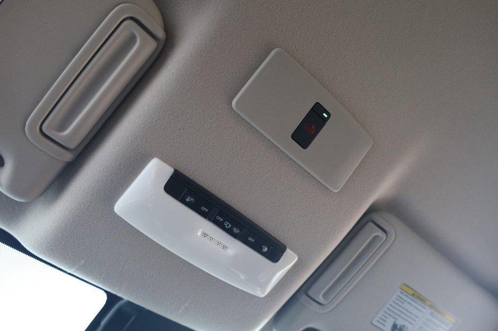 New 2025 Nissan Versa SR w/ Trunk Package image 16