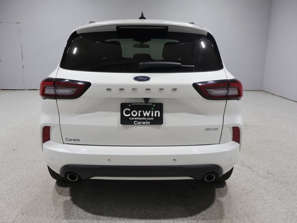 Used 2024 Ford Escape ST-Line w/ Tech Pack #1 AWD/4WD image 3