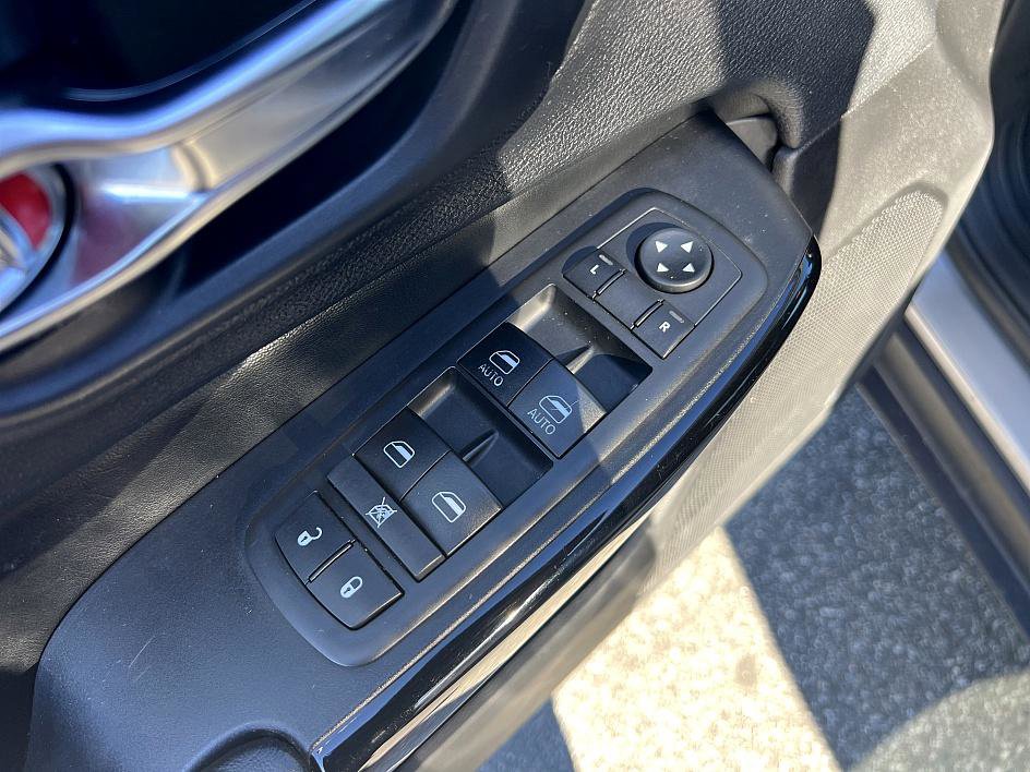 Used 2019 Jeep Cherokee Altitude image 10