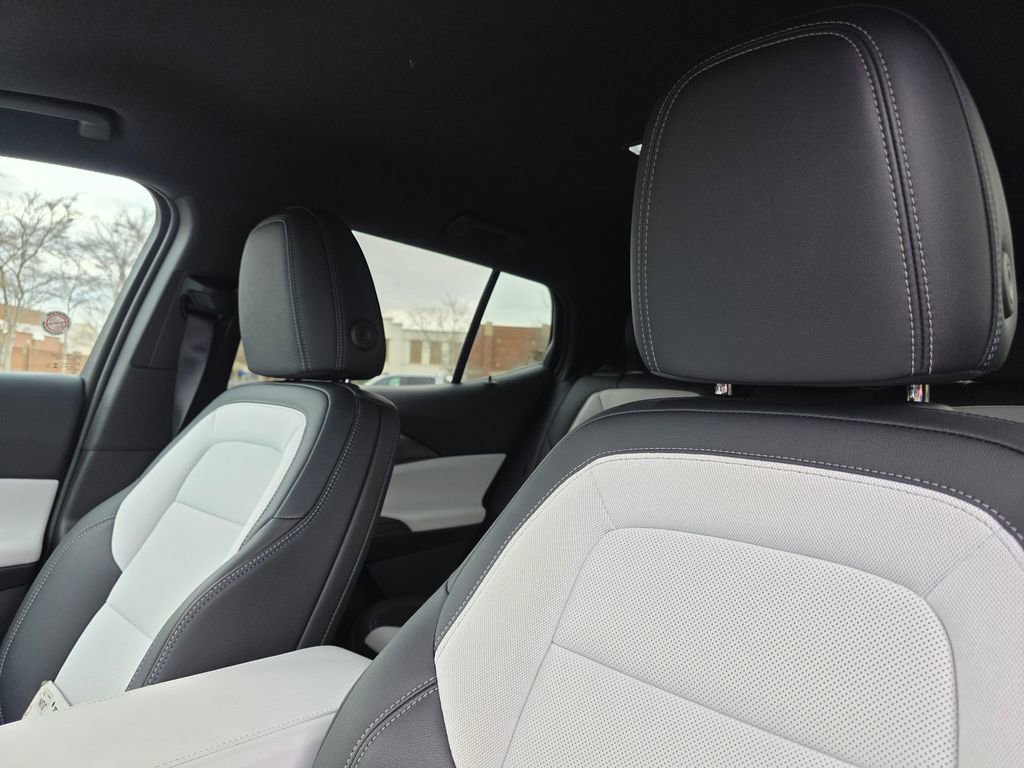 Certified 2025 Chevrolet Equinox EV LT image 13