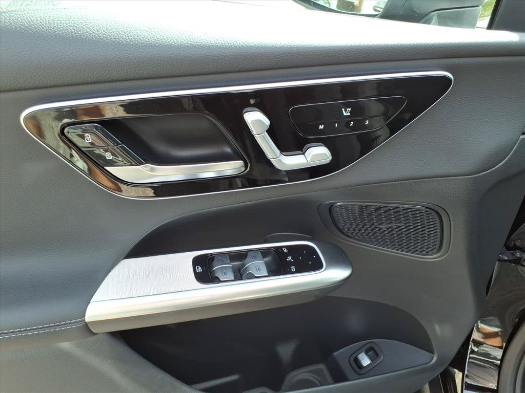 Used 2026 Mercedes-Benz GLC 300 4MATIC image 12
