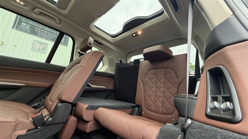 Used 2023 BMW X7 xDrive40i w/ Premium Package AWD/4WD image 43