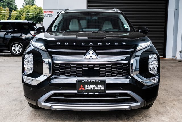 New 2025 Mitsubishi Outlander AWD image 2