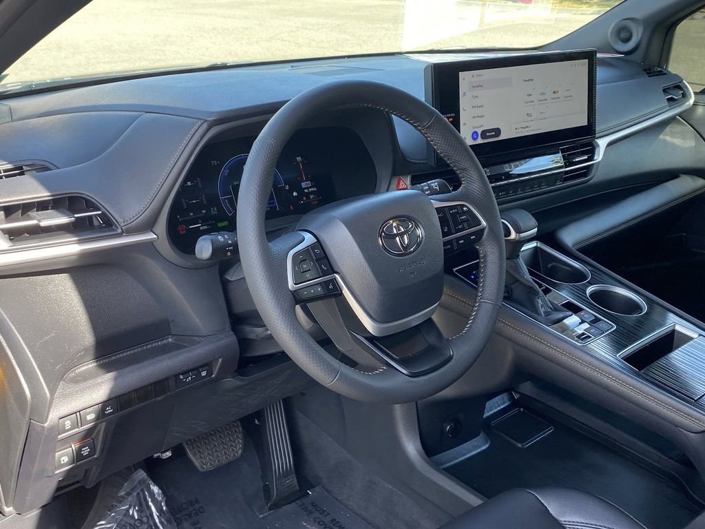 Certified 2025 Toyota Sienna XLE Woodland Edition image 23