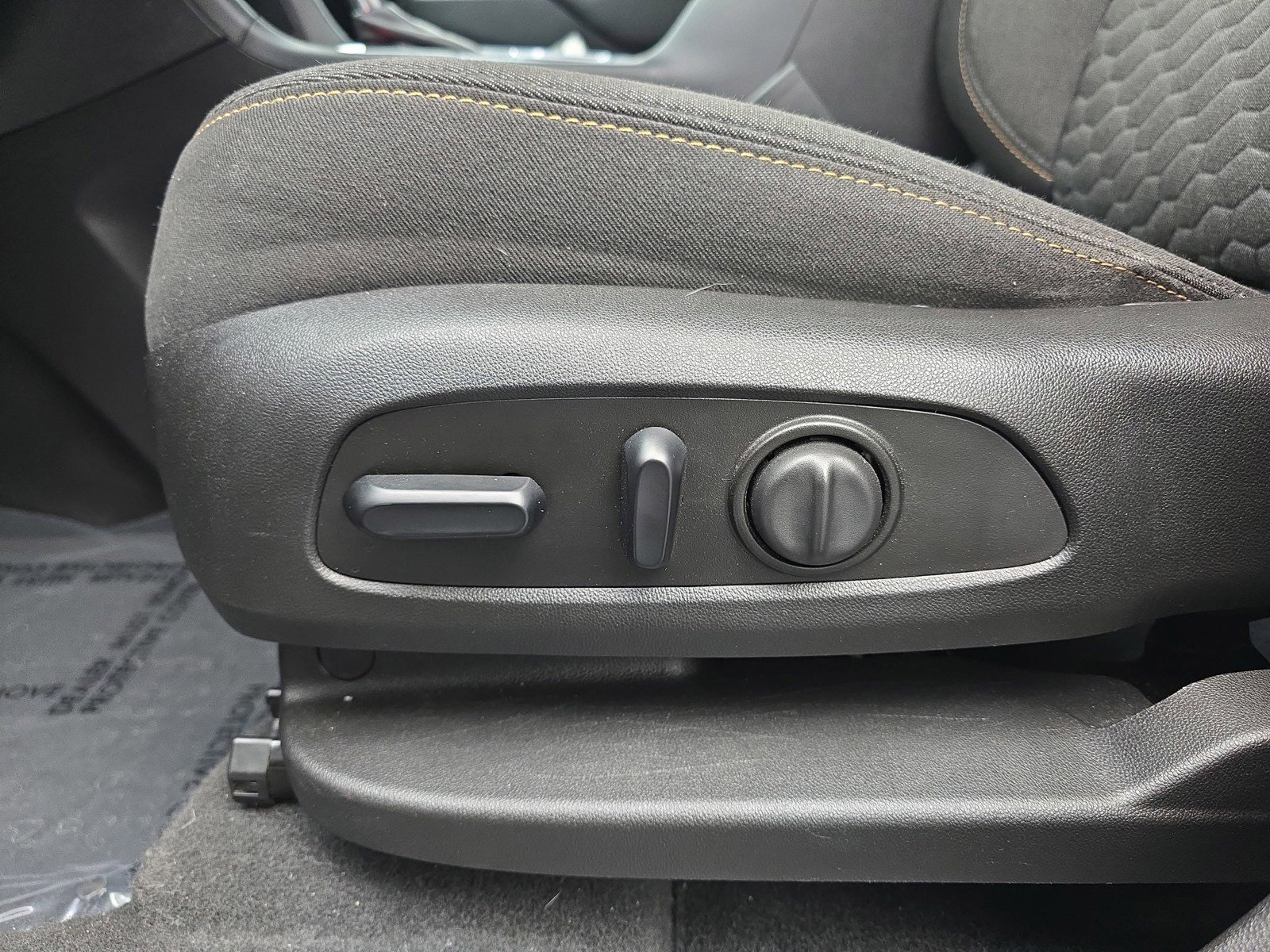 Used 2019 Chevrolet Equinox LT FWD image 20