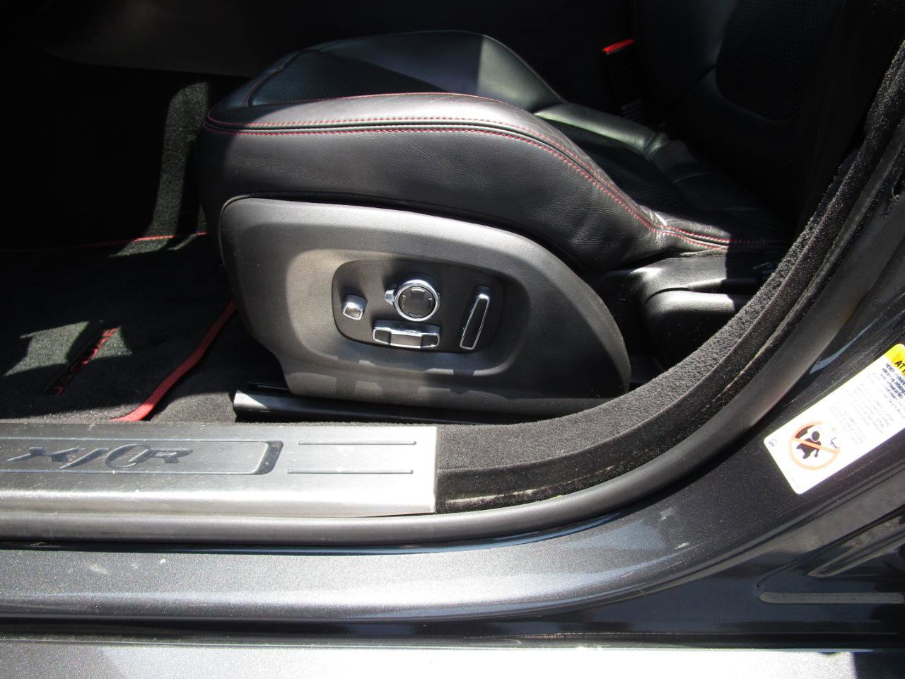 Used 2016 Jaguar XJ R RWD image 21