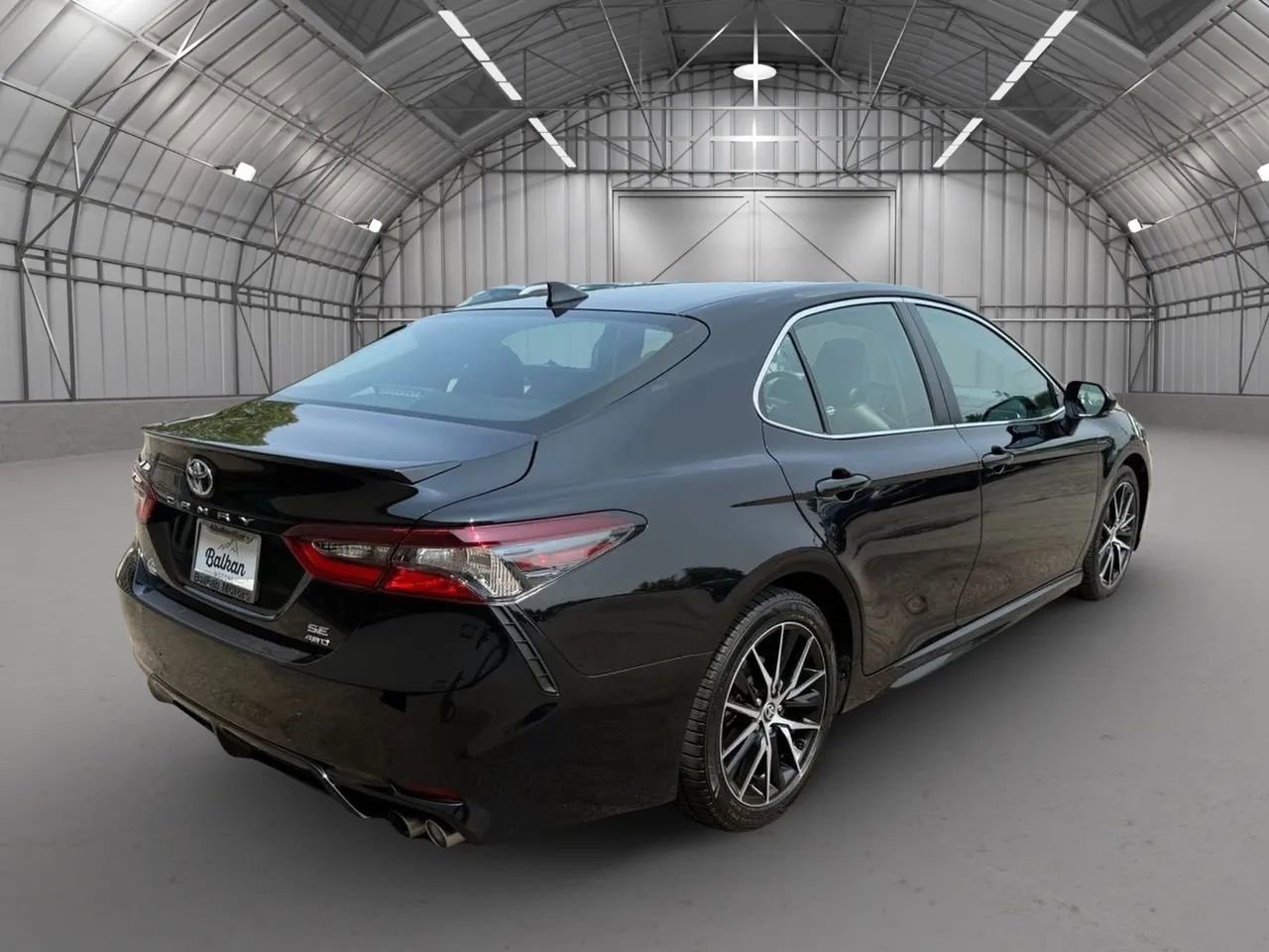 Used 2023 Toyota Camry SE w/ Cold Weather Package image 5