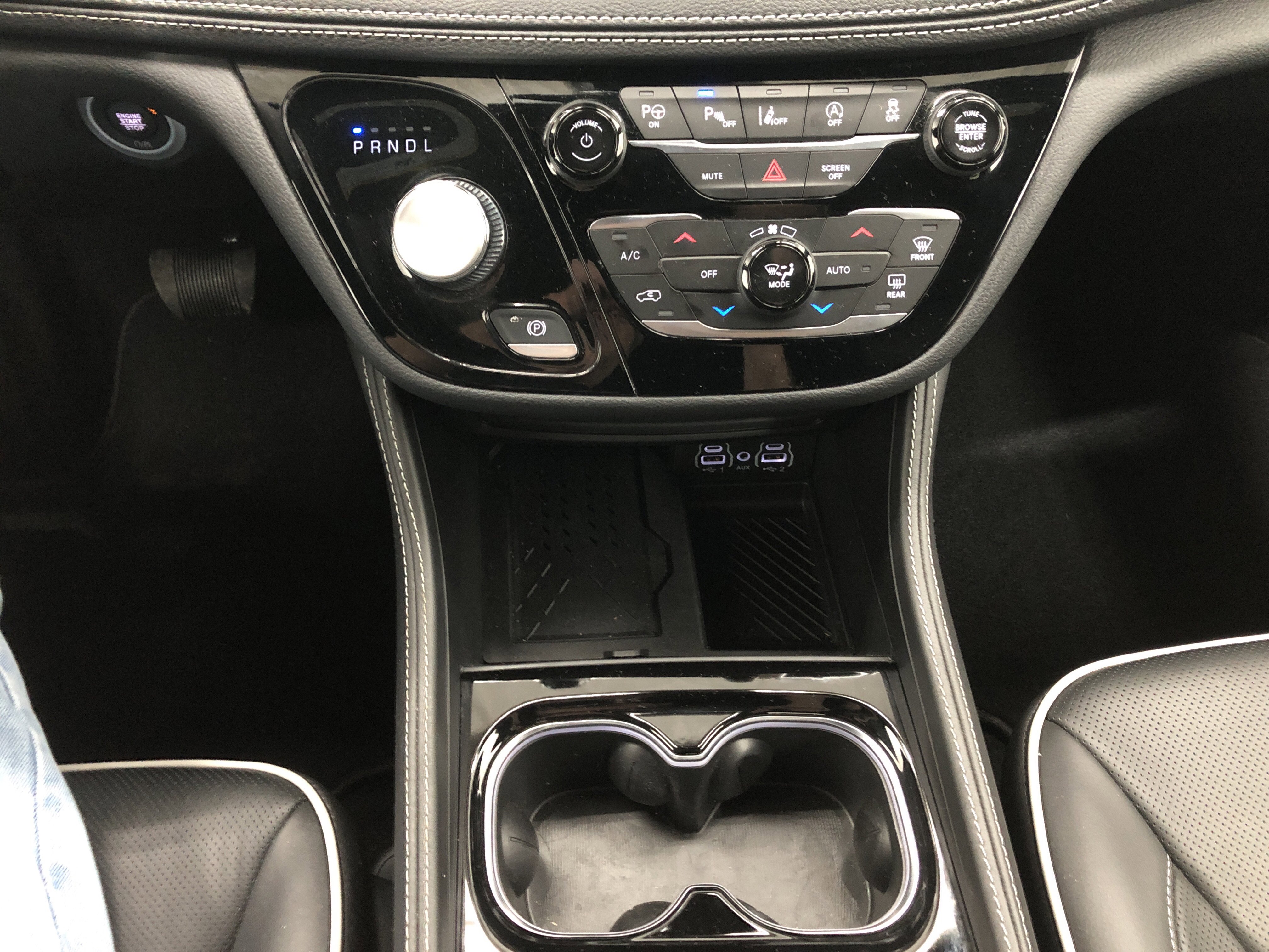 Certified 2025 Chrysler Pacifica Limited FWD image 19