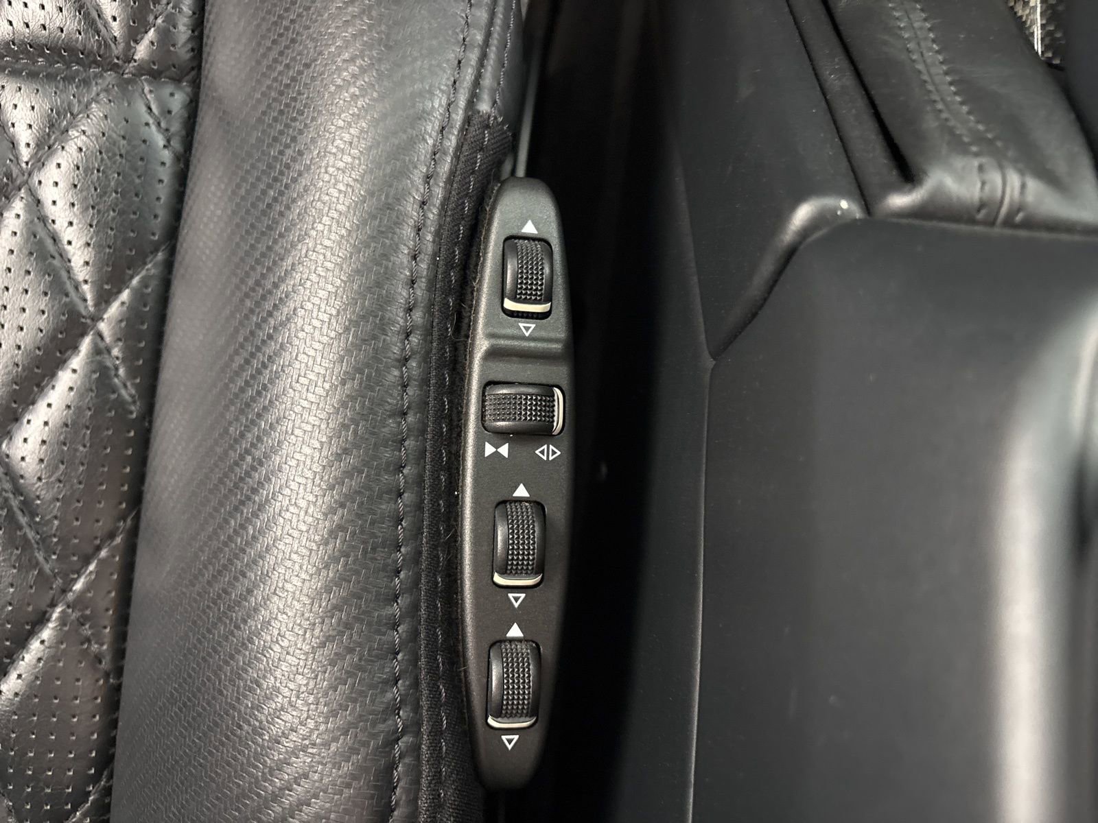 Used 2017 Mercedes-Benz G 65 AMG 4MATIC image 30