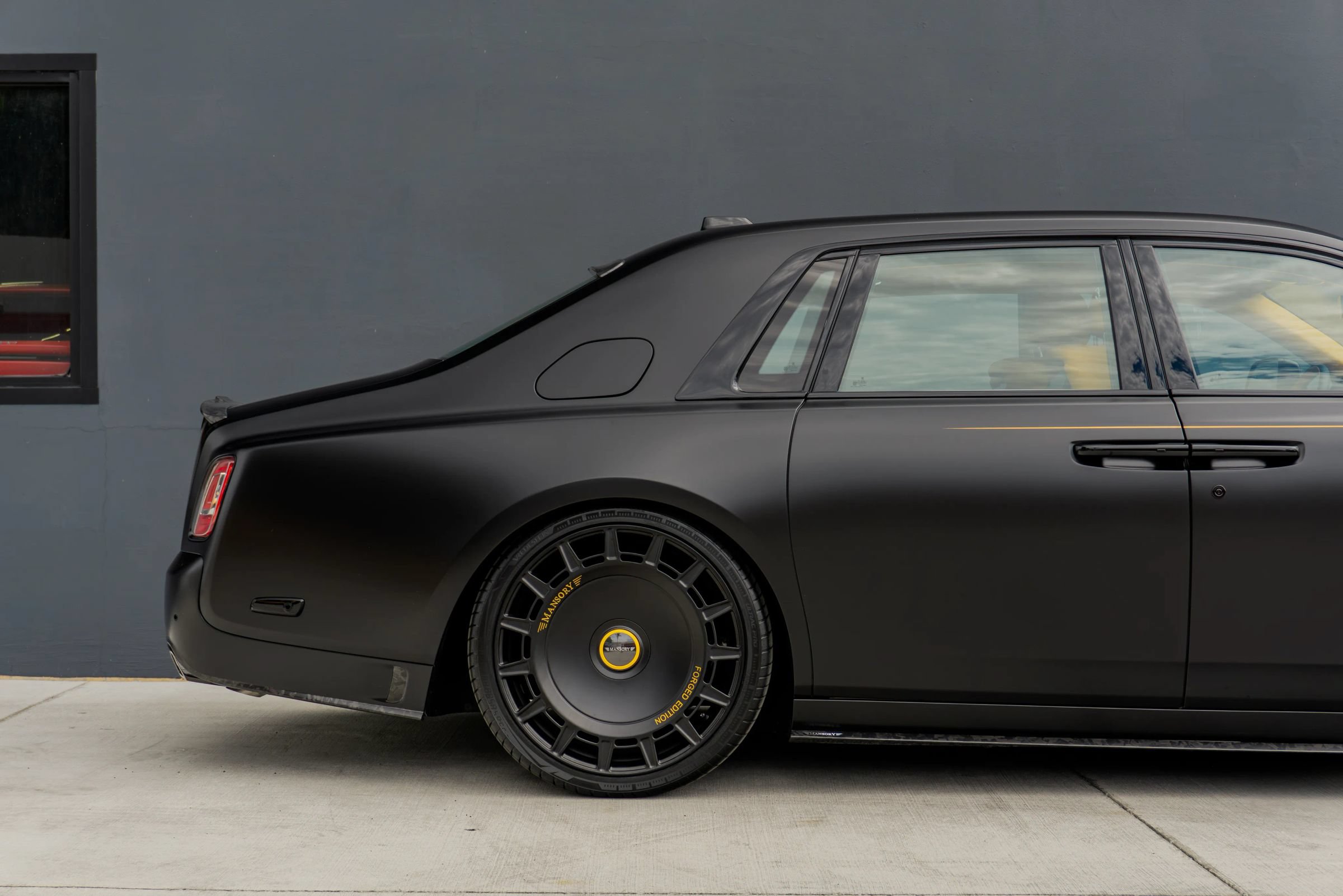 Used 2027 Rolls-Royce Phantom Sedan RWD image 48