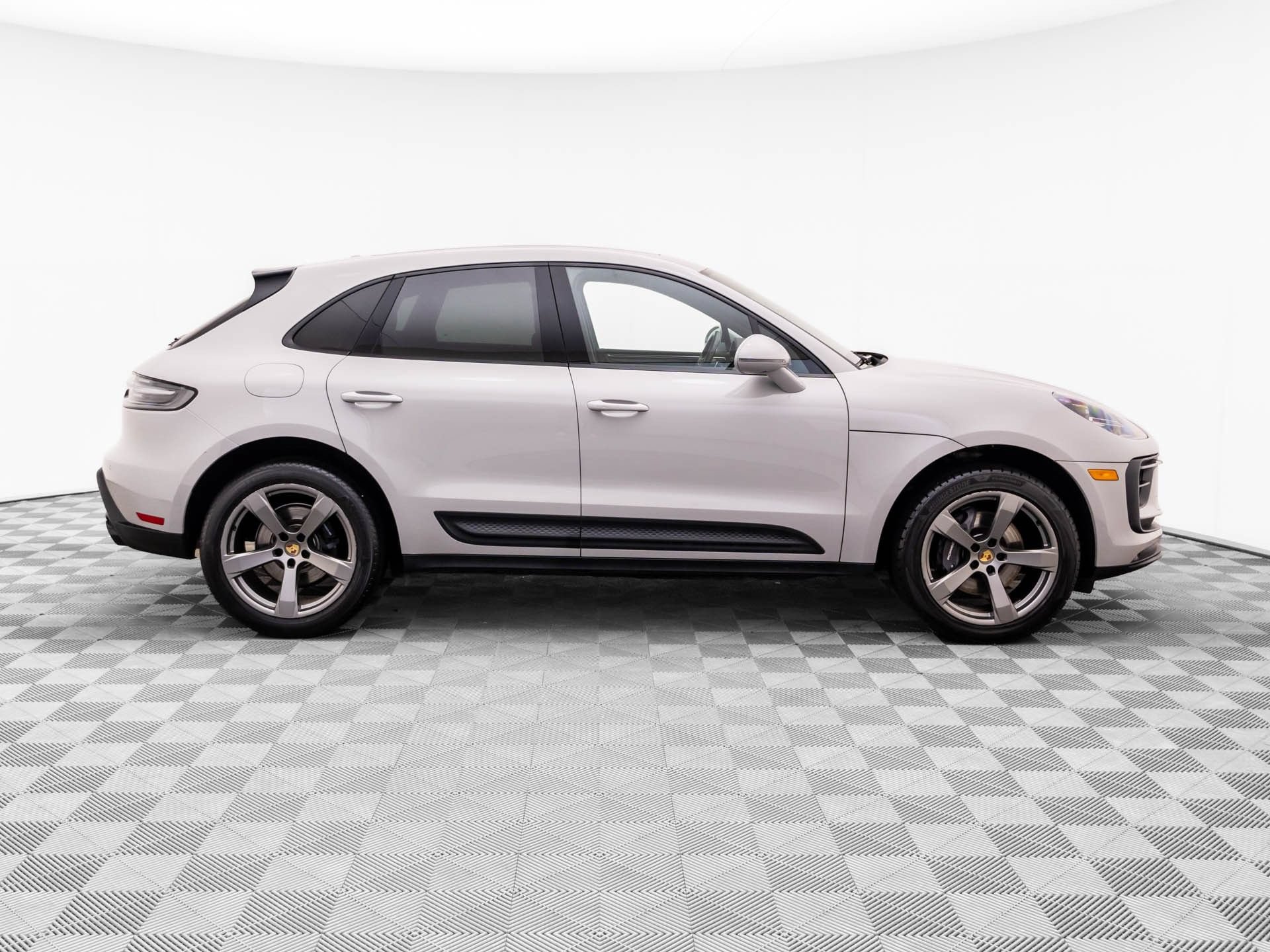 Certified 2023 Porsche Macan AWD/4WD image 7