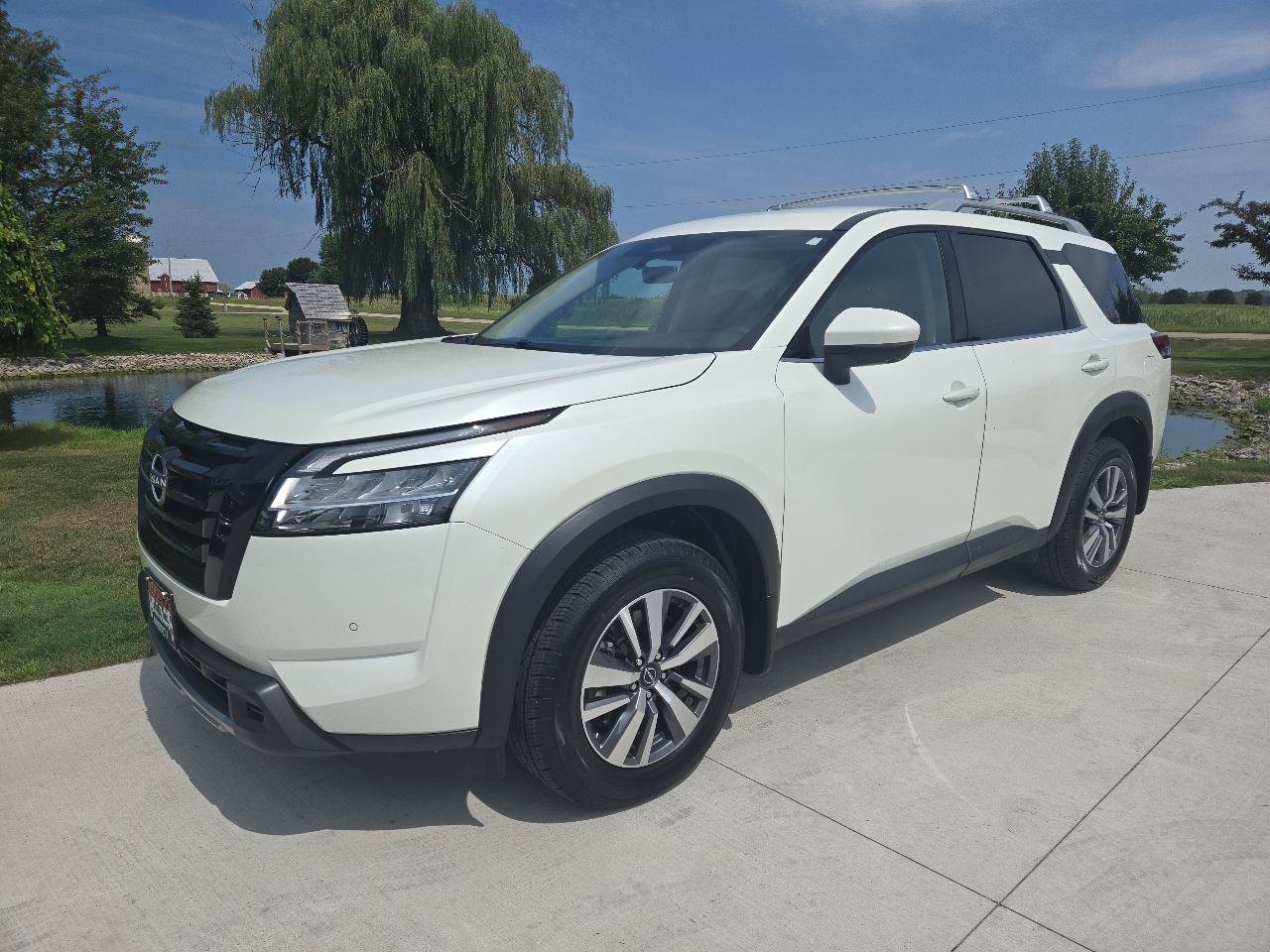 Used 2023 Nissan Pathfinder SL w/ Black Appearance Package
