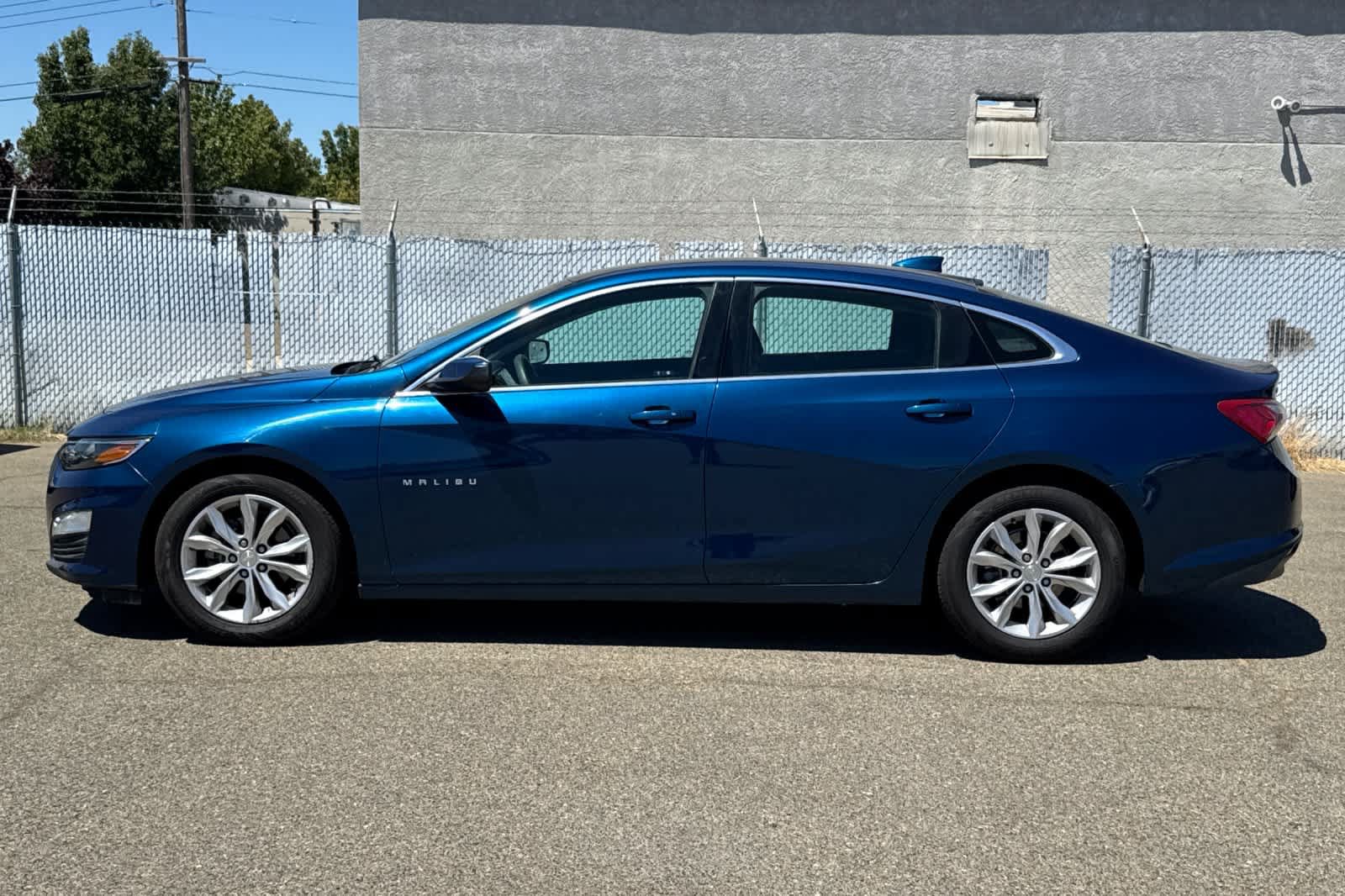 Used 2019 Chevrolet Malibu LT w/ Driver Confidence Package FWD video 2