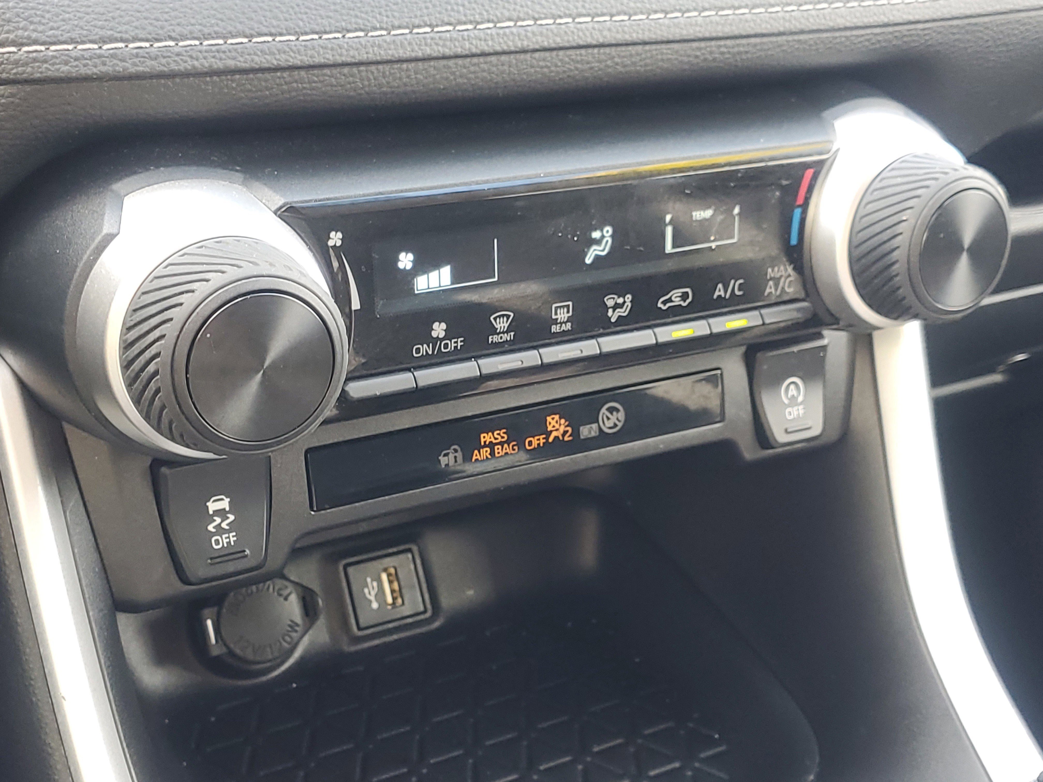 Used 2024 Toyota RAV4 LE image 28