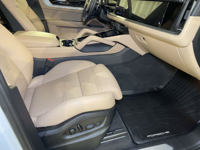Certified 2026 Porsche Cayenne Coupe AWD/4WD image 23