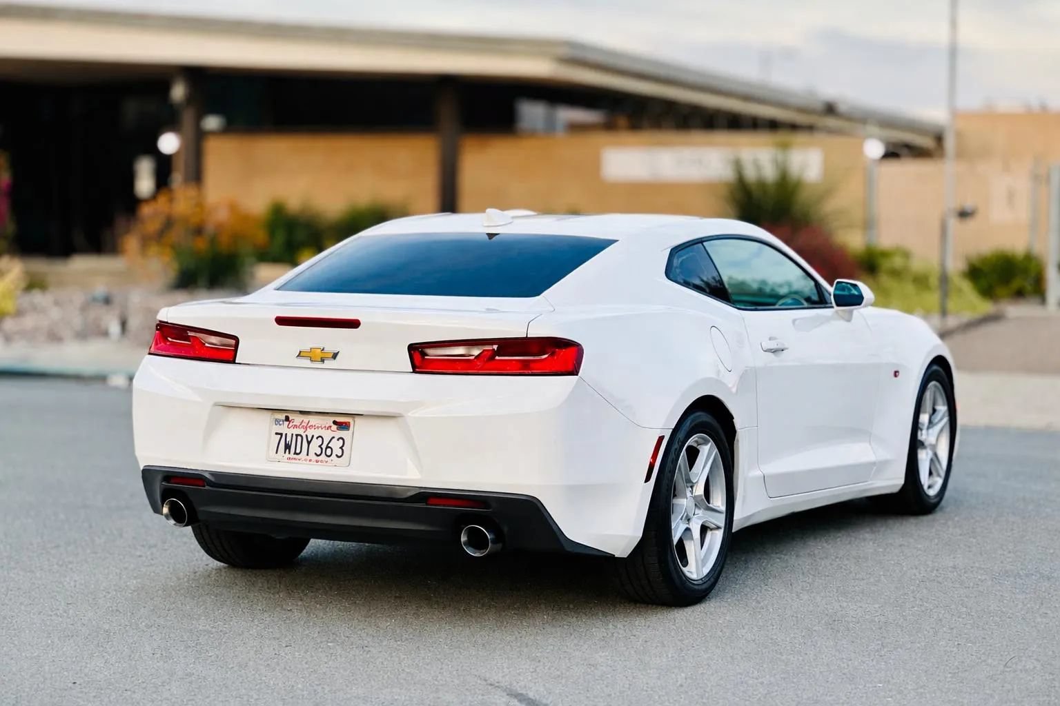 Used 2016 Chevrolet Camaro LT RWD image 5