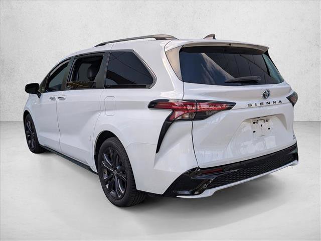 Used 2022 Toyota Sienna XSE FWD image 7