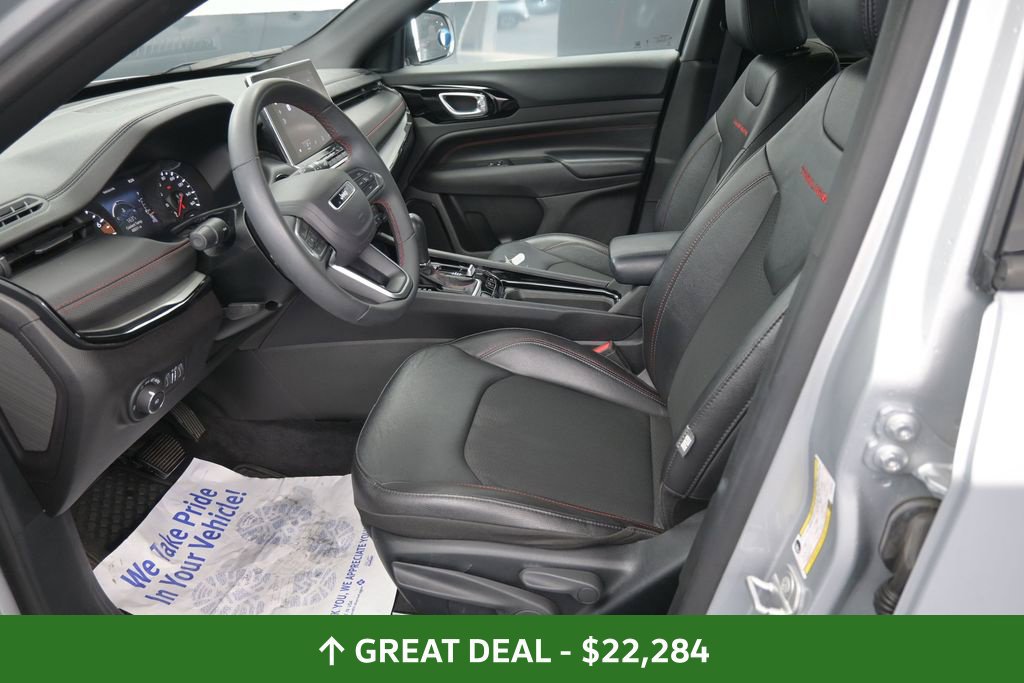 Used 2025 Jeep Compass Trailhawk AWD/4WD image 30