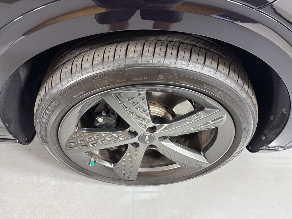 Used 2025 Genesis GV70 3.5T Sport w/ Sport Advanced Package AWD/4WD image 13