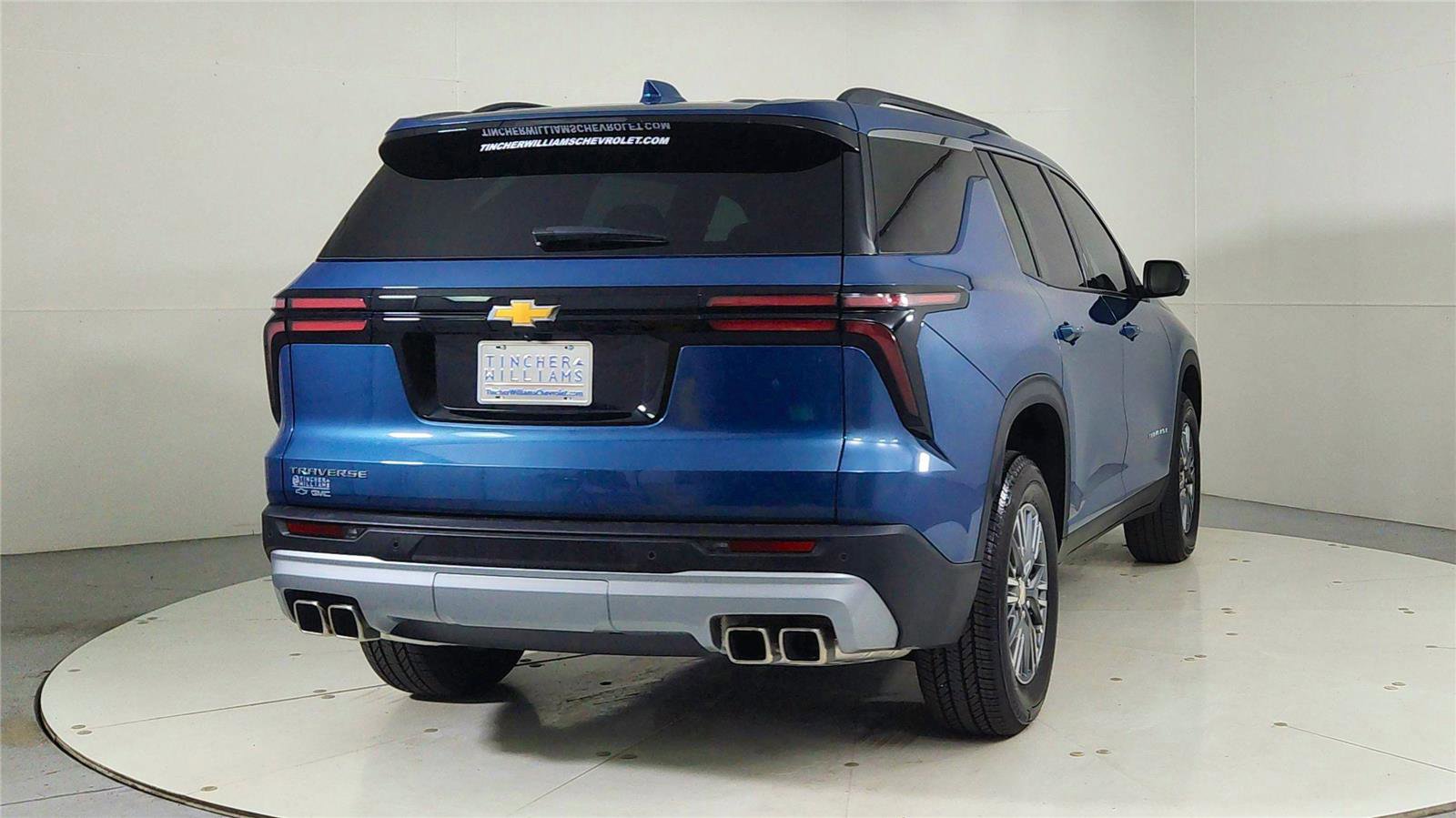 Used 2025 Chevrolet Traverse LT w/ Driver Confidence Package image 6