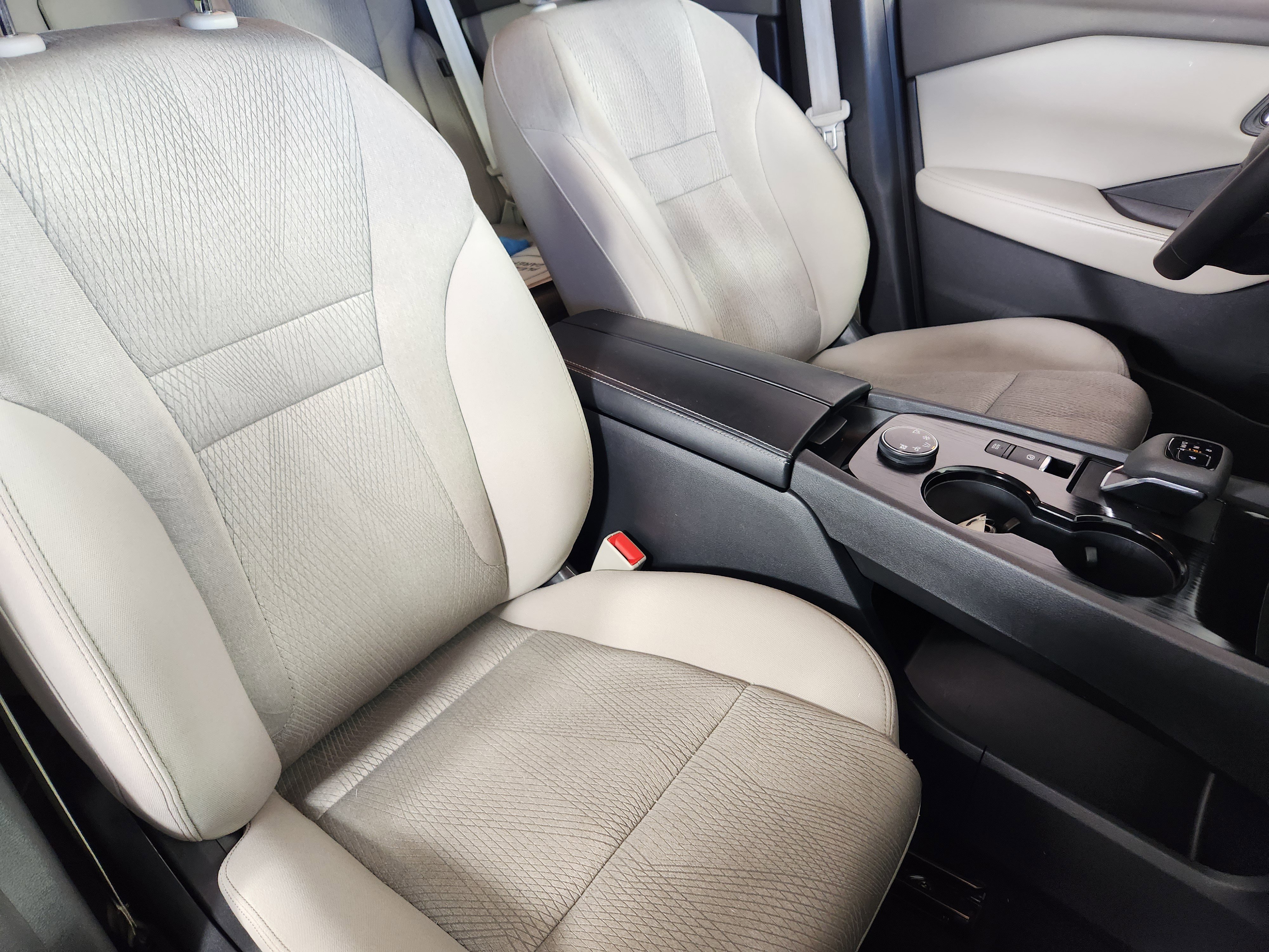 Used 2025 Nissan Rogue SV image 10