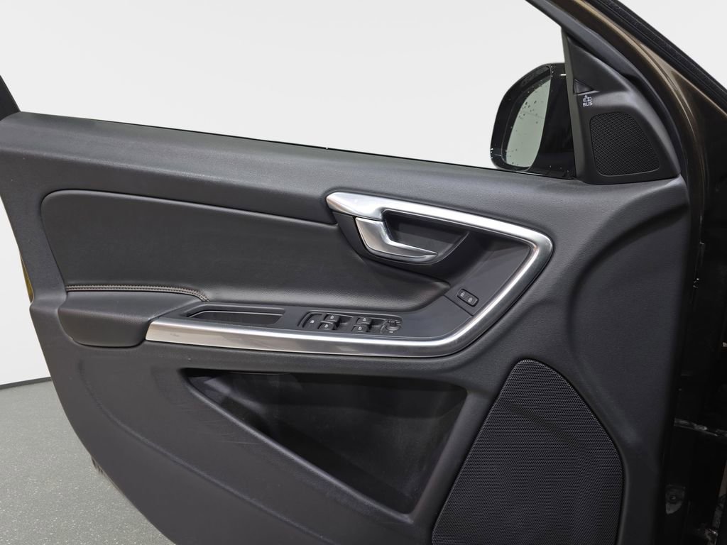 Used 2016 Volvo V60 T5 Cross Country w/ Convenience Package image 29