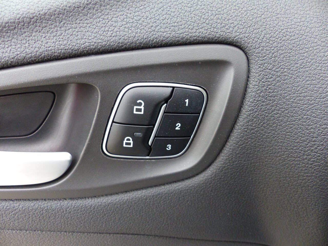 Used 2017 Ford Escape Titanium FWD image 22