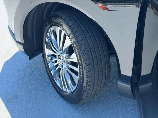 Certified 2023 Toyota Venza XLE AWD/4WD image 30