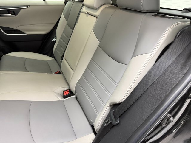 Used 2022 Toyota RAV4 XLE Premium image 34