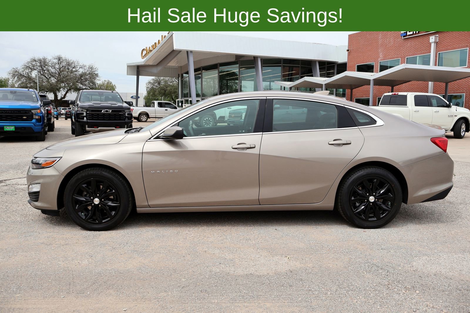 Used 2025 Chevrolet Malibu LT FWD image 2