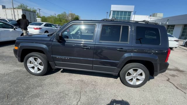 Used 2014 Jeep Patriot Latitude AWD/4WD image 7