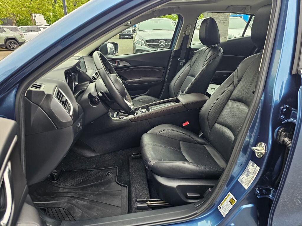 Used 2018 MAZDA MAZDA3 Grand Touring w/ Premium Equipment Package FWD image 21
