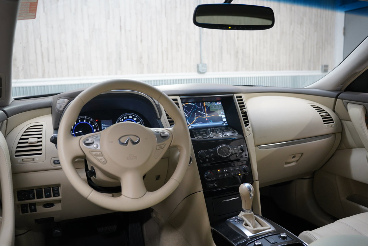 Used 2016 INFINITI QX70 AWD w/ Premium Package image 11