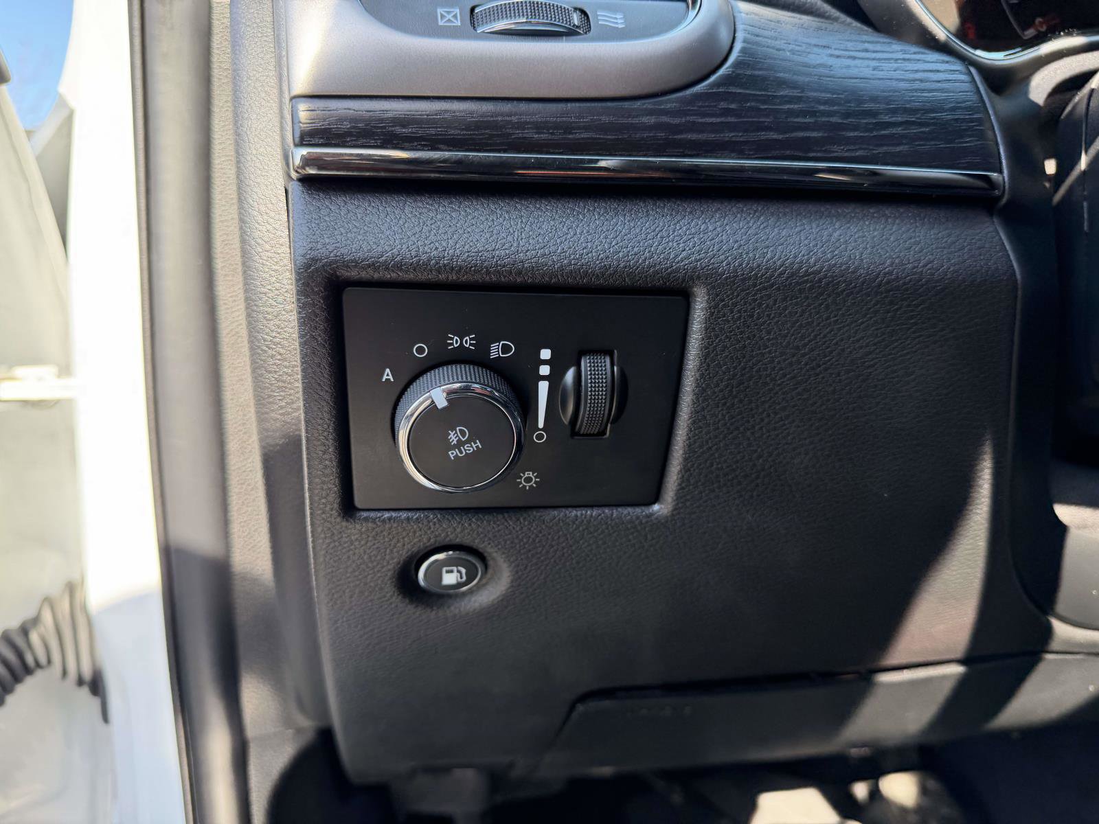 Used 2018 Jeep Grand Cherokee High Altitude AWD/4WD image 19