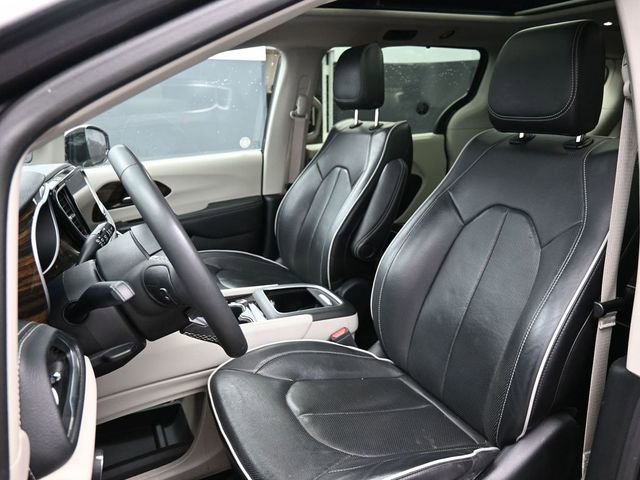 Used 2023 Chrysler Pacifica Limited FWD image 24