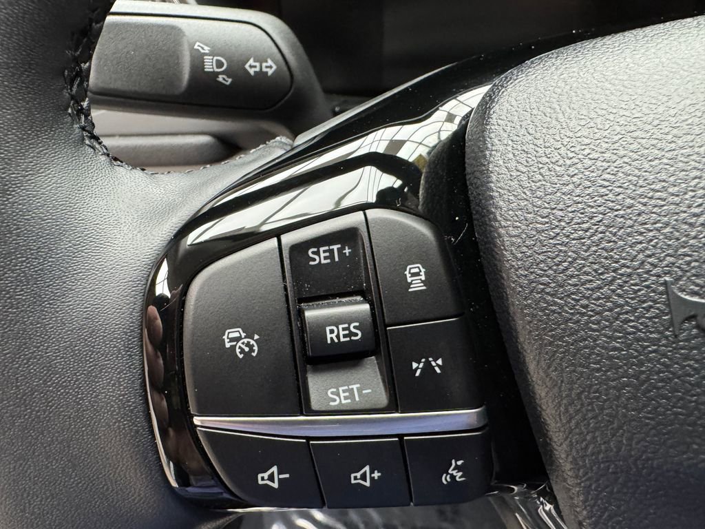 Certified 2025 Ford Escape SE FWD image 15