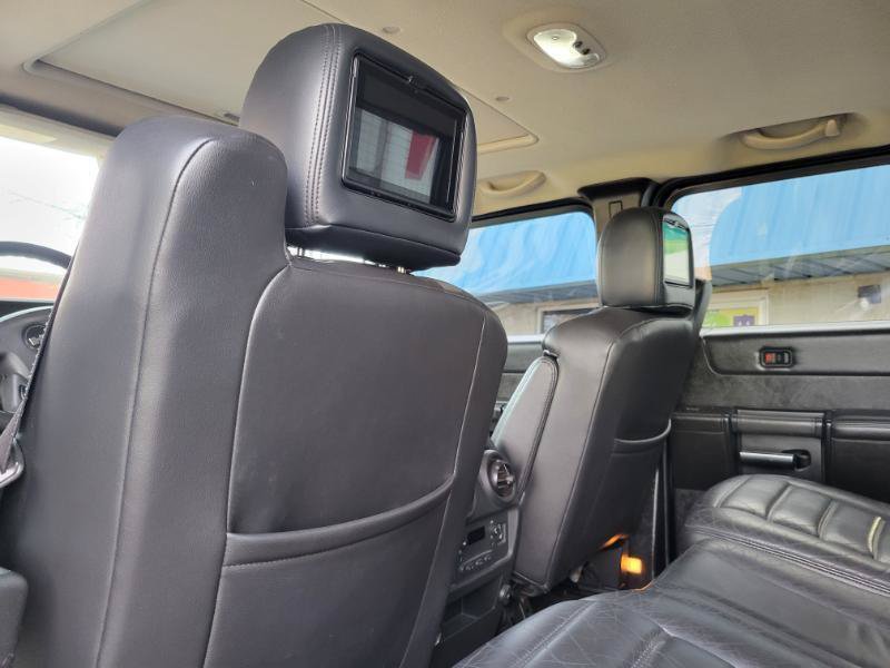 Used 2005 HUMMER H2 SUT w/ Preferred Equipment Group AWD/4WD image 51