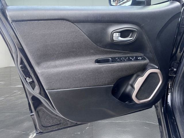Used 2015 Jeep Renegade Limited image 12