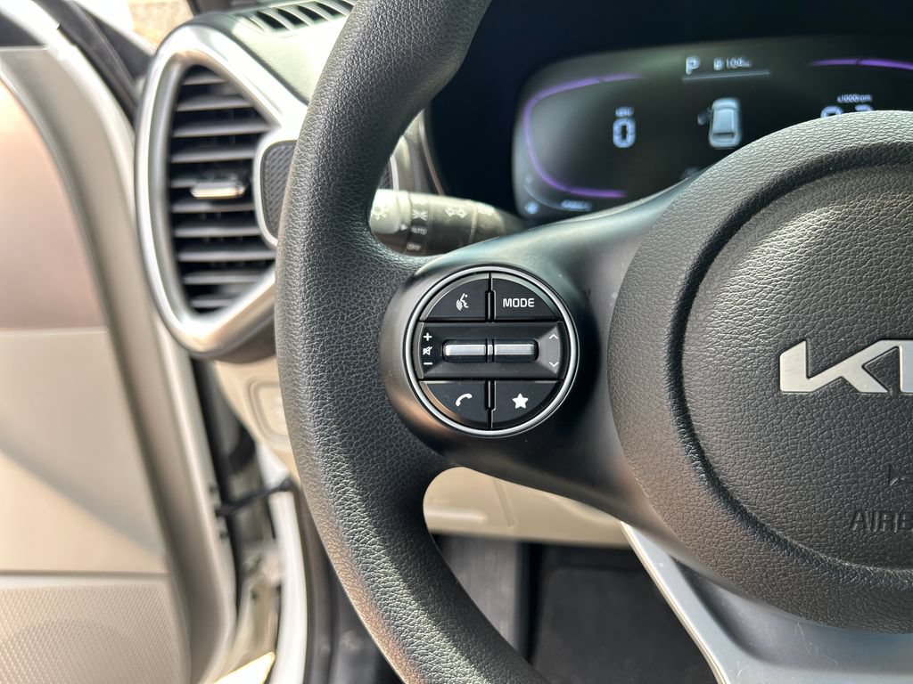 Used 2025 Kia Soul LX w/ LX Technology Package FWD image 22