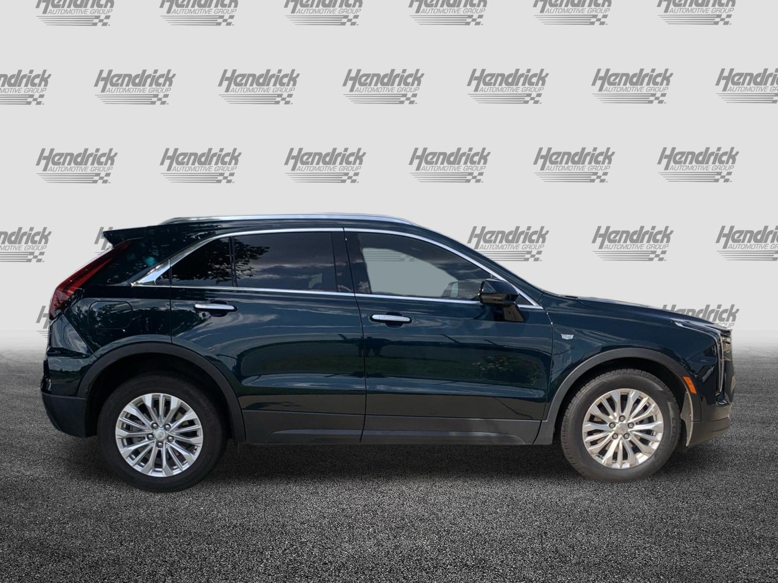 Used 2024 Cadillac XT4 Luxury w/ Cold Weather Package FWD image 11